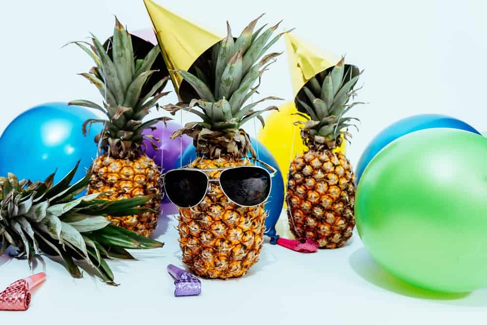 featured image pineapples with sunglasses and balloons