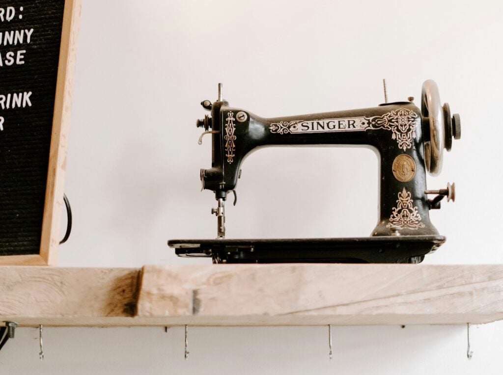 Vintage Singer sewing machine for an example of naming images for SEO.